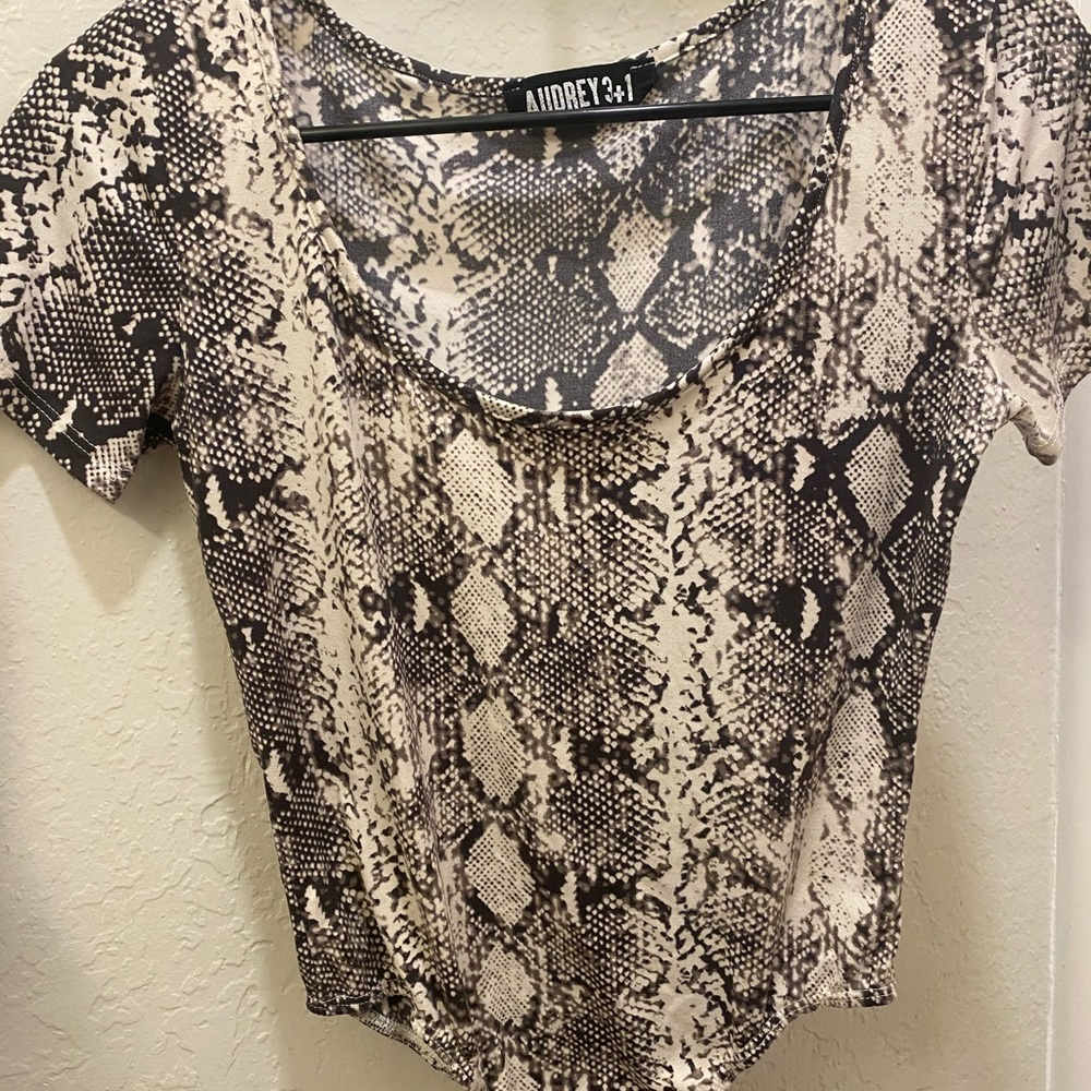 Snake skin print scoop neck body suit
